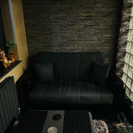 Lovely 1 Bedroom Flat In A 2 Ground Floor House Craiova Extérieur photo