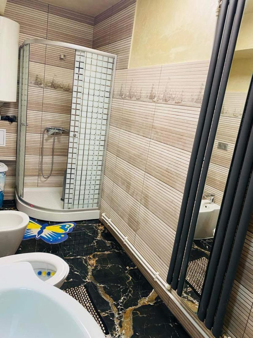 Lovely 1 Bedroom Flat In A 2 Ground Floor House Craiova Extérieur photo